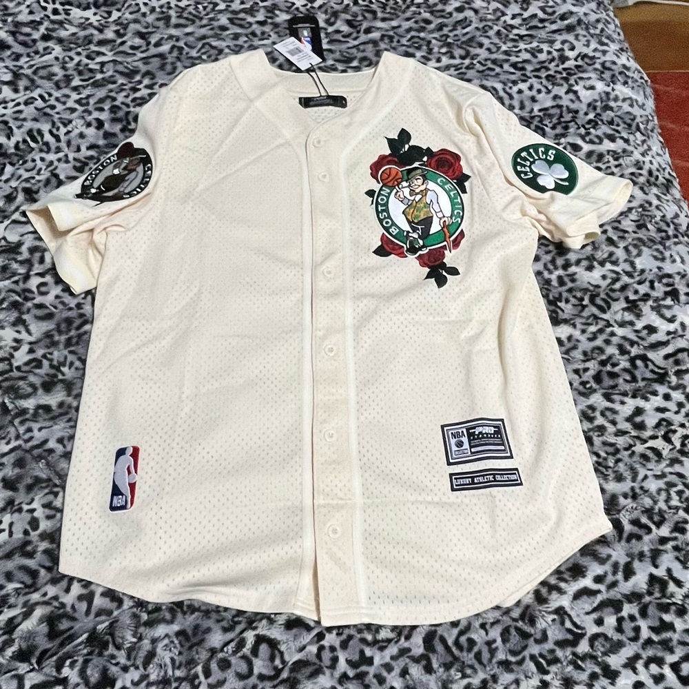 Boston Celtics Cream Floral Button Down Jersey Size Large